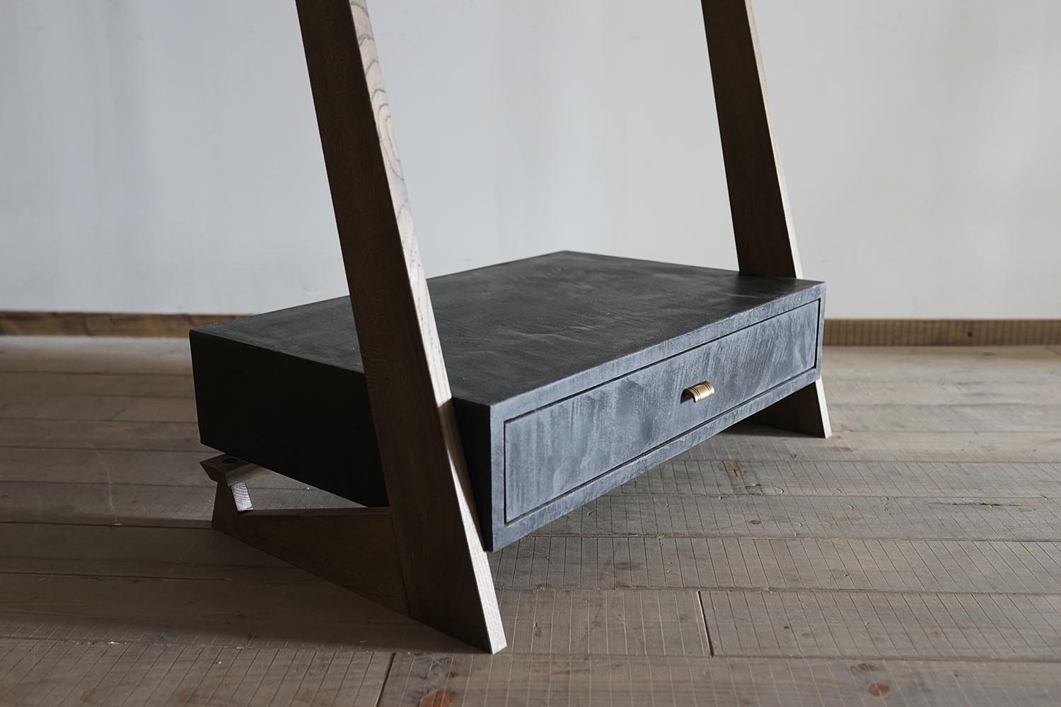モールテックスによる、
様々な形状のモルタル調の家具製作が可能です